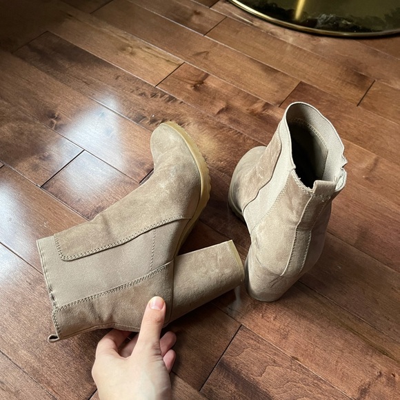 Heeled boots for winter - Picture 2 of 3